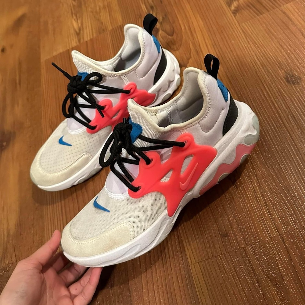 Nike Presto tennis shoes, size 6 in kids (8/8.5 in adults)
